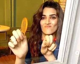 Kriti Sanon shares quirky reactions to lockdown in new videos