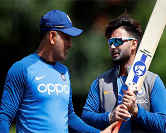 MS Dhoni with Rishabh Pant