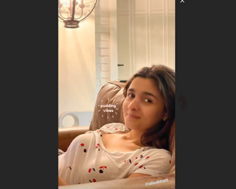 Alia Bhatt slays lockdown blues with no make-up glow