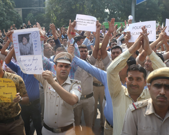 New Delhi: Delhi Police personnel stage a demonstration as they 