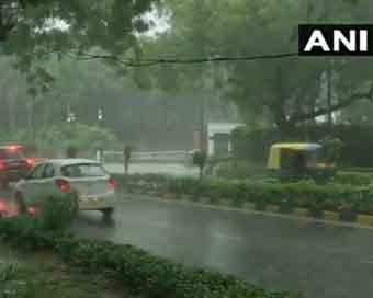 Delhi witnesses heavy rains; waterlogging in several areas