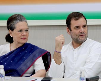 Congress leaders Sonia Gandhi and Rahul Gandhi (file photo)