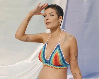 Singer Halsey