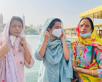 Actress Kangana Ranaut visits Golden Temple