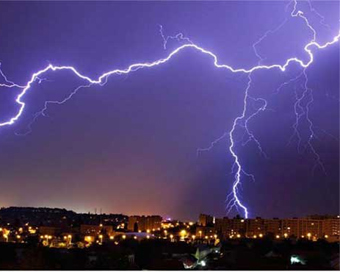 5 killed as 10 houses burnt in lightning in Pakistan