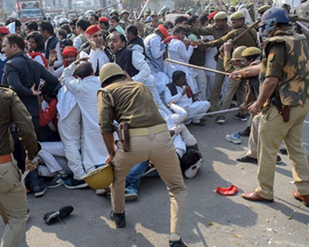 Samajwadi Party workers lathicharged during protest in Lucknow