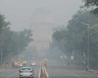 Delhi chokes as air quality stays in 