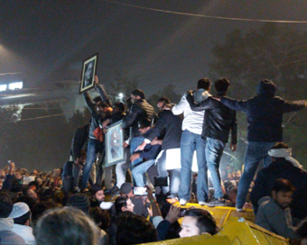 New Delhi: Protesters at Delhi Police headquarters agitating against the violence at Jamia Nagar in New Delhi on Dec. 14, 2019. (Photo: IANS)