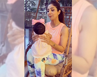 Shilpa Shetty Kundra holding her daughter