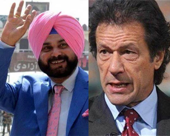 Congress leader Navjot Singh Sidhu and Pakistan Prime Minister Imran Khan (File photo)